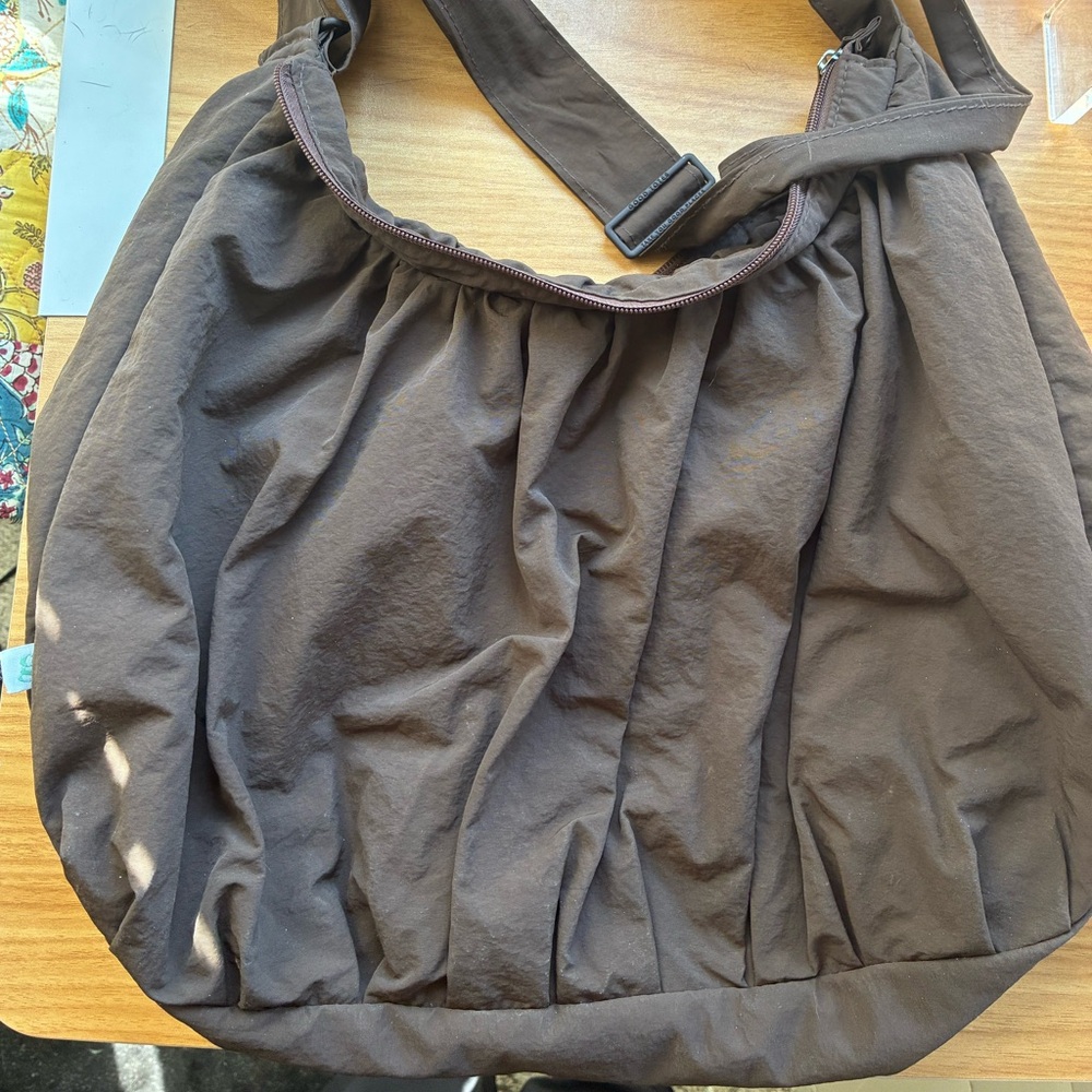 Good Totes Large Croissant Crescent Sling